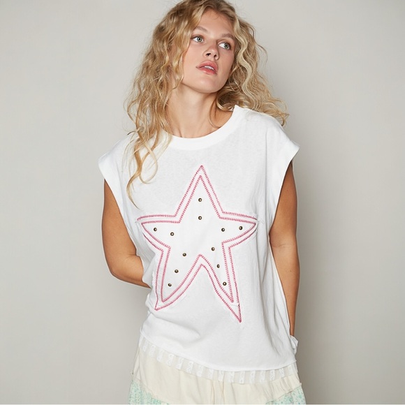 POL Round Neck Sleeveless Star Patch Knit Top